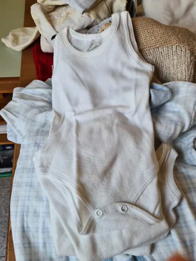 Sacco abbigliamento neonato 3-9 mesi