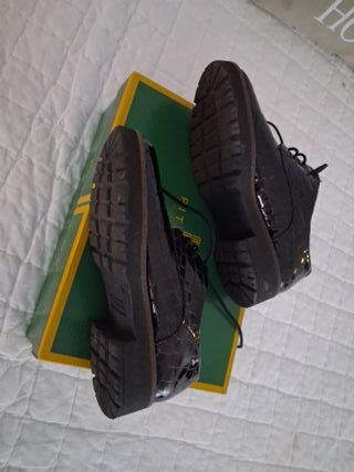 Zapatos Oxford charol efecto piel pitón