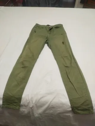 Pantalones vaqueros verdes desgastados