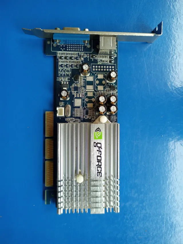 Tarjeta Gráfica AGP NVIDIA GeForce NV MX 4000 