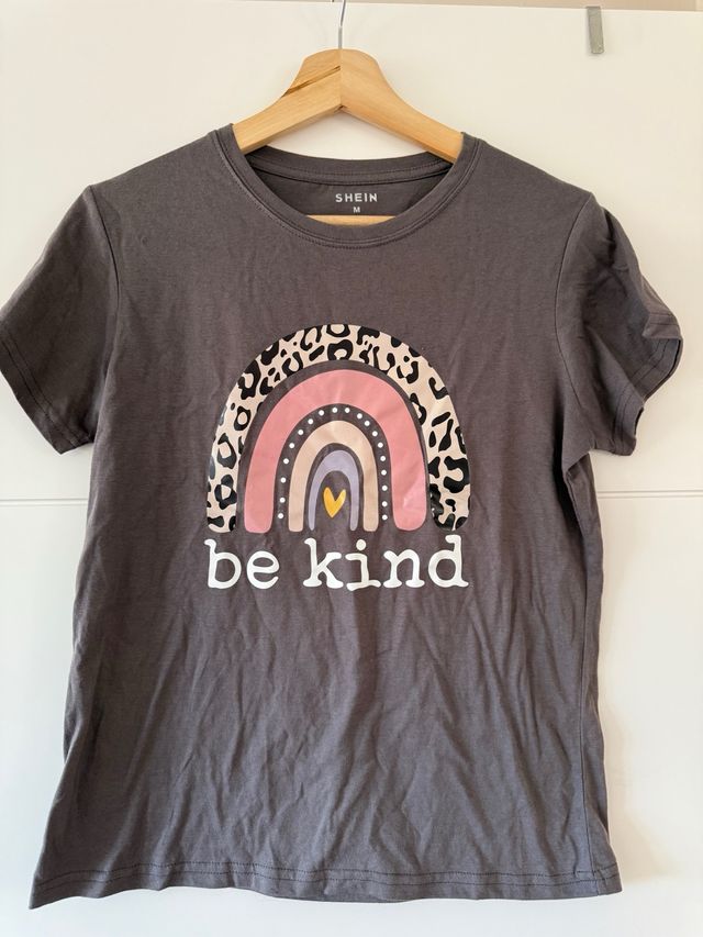 Camiseta Shein Arcoíris Be Kind Talla M