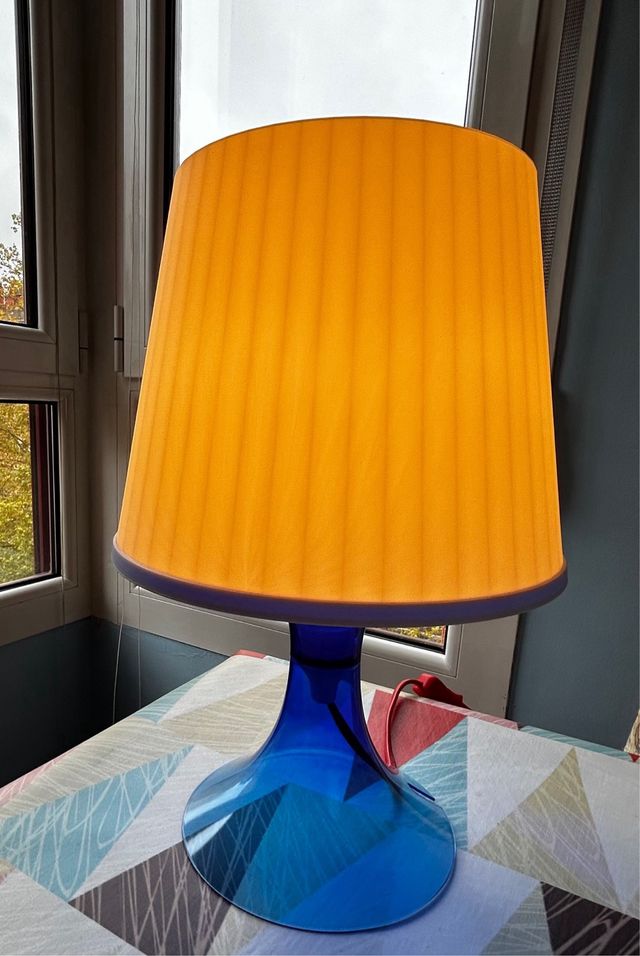 Lámpara azul y blanca de cristal y plástico. 2 Ud.