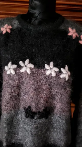 Maglione in lana con fiori taglia 46/48
