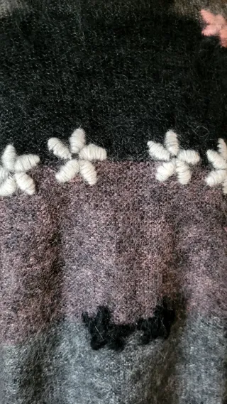 Maglione in lana con fiori taglia 46/48
