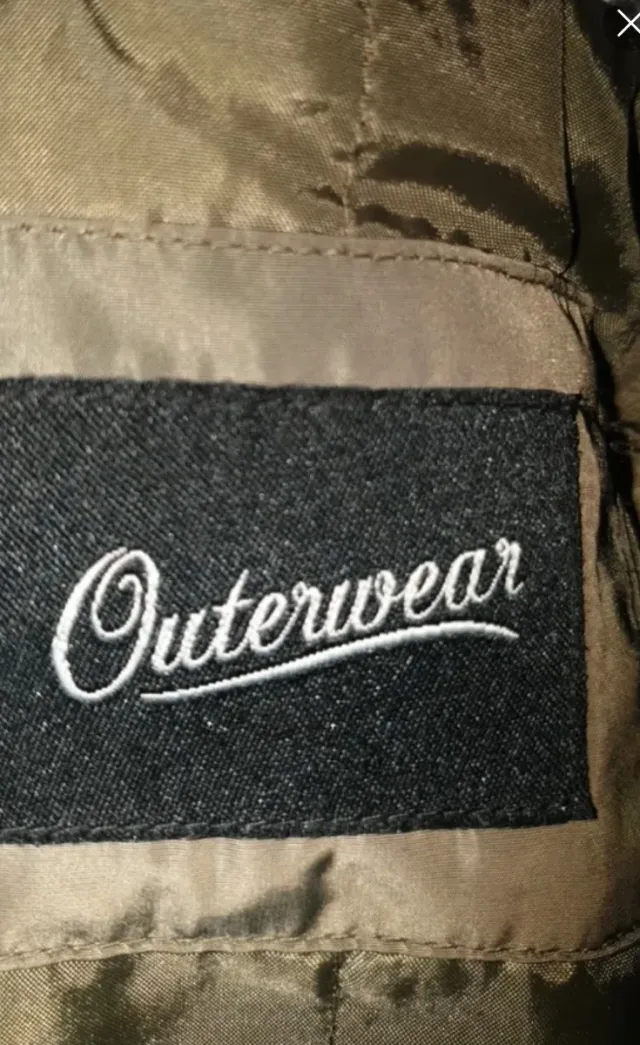 Chaqueta verde kaki con capucha y pelo