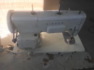 Maquina de coser singer