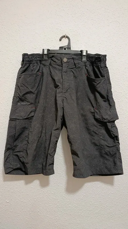 Pantalón corto Decathlon gris