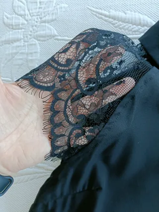 Blusón negro con transparencias