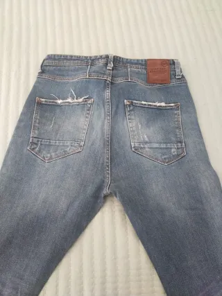 Pantalón vaquero Zara rotos