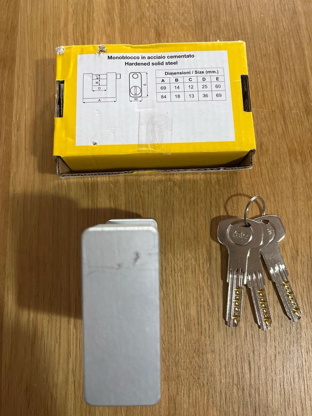 Lucchetto Yale Monoblocco Acciaio Cementato