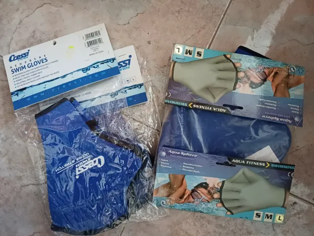 Manoplas Cressi y Aqua Sphere natación