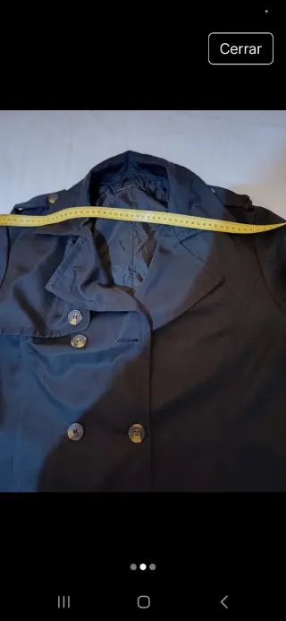 Gabardina azul marino muy oscuro casi negra
