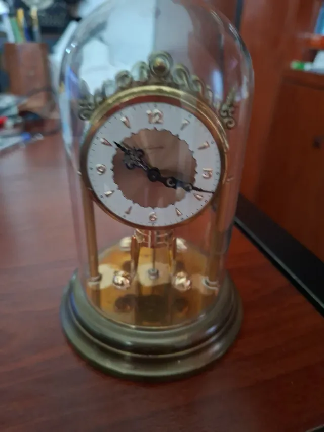 Reloj de cuerda de sobremesa