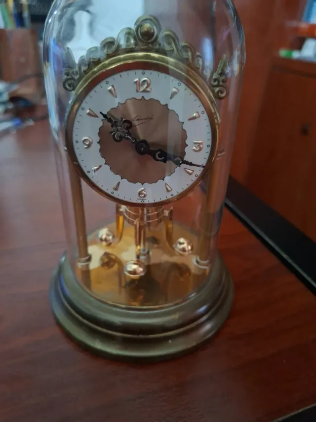 Reloj de cuerda de sobremesa