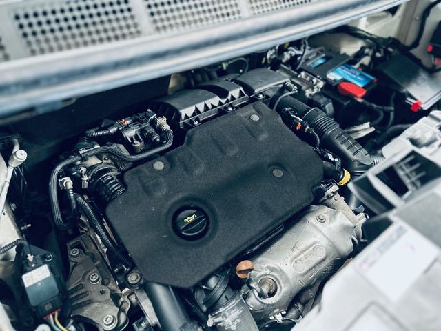 Peugeot Expert 1.5 Bluehdi 120 Combi 8 Standard