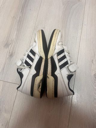 Adidas Forum Low Blancas y Negras