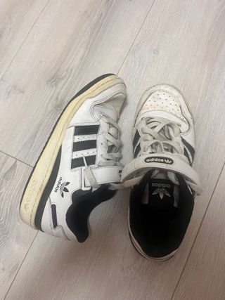 Adidas Forum Low Blancas y Negras