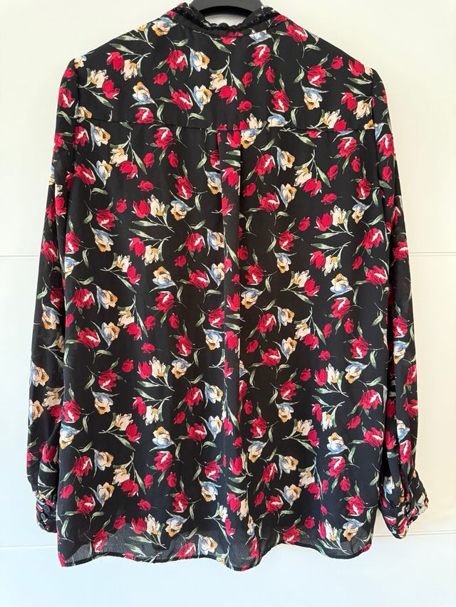 Camisa Zara flores negra