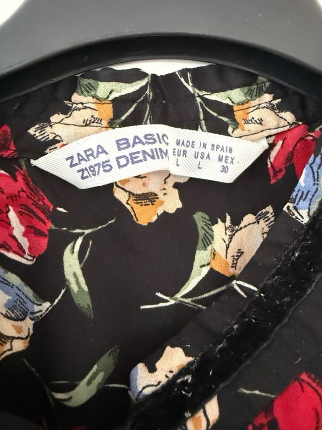 Camisa Zara flores negra