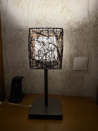 Lámpara mesita de noche Leroy Merlin.