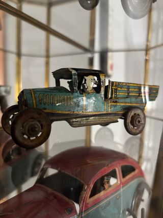 Giocattoli antichi in latta