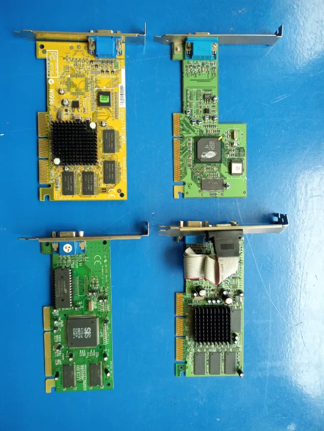 Lote 4 Tarjetas Gráficas Vintage de 8-16-32-64 MB.