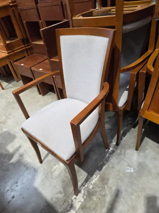 Sillas de madera con brazos tapizadas