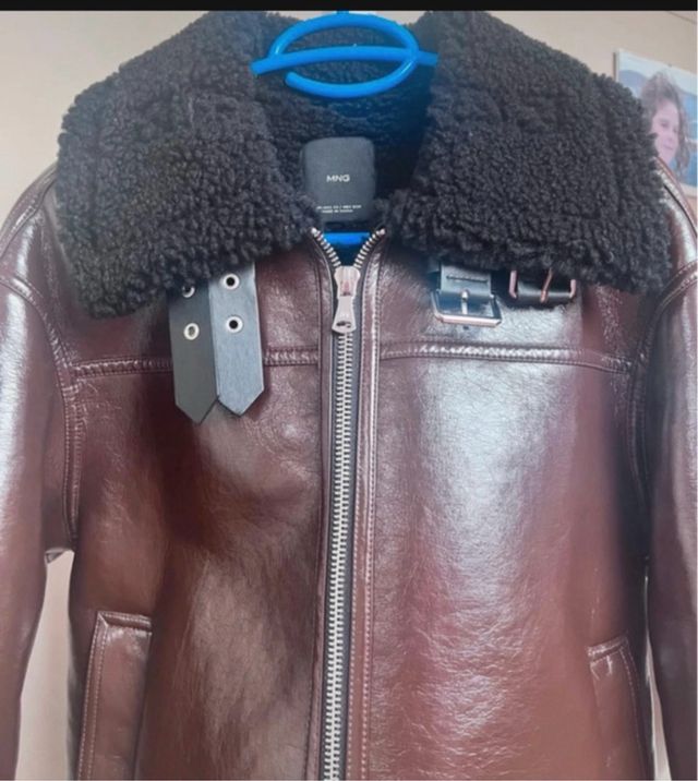 Cazadora efecto piel Mango