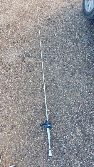 Caña de pescar con carrete