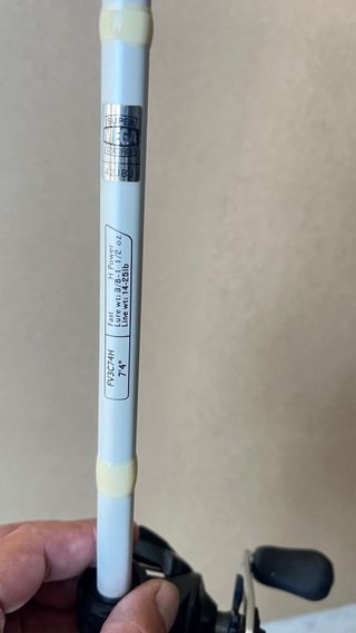 Caña de pescar con carrete