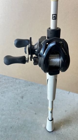 Caña de pescar con carrete