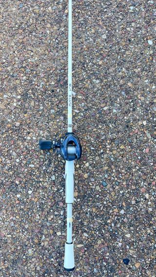 Caña de pescar con carrete