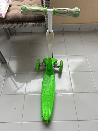 Patinete infantil verde (3–4 años)