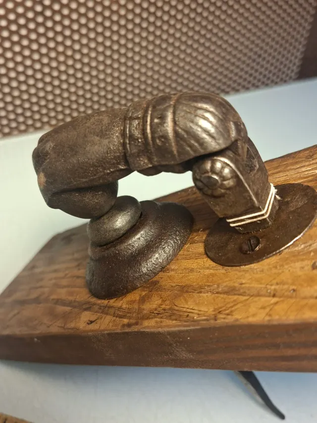 Llamador de puerta antiguo mano
