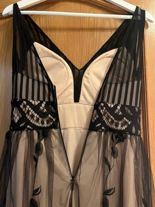 Vestido tul negro y beige invitada