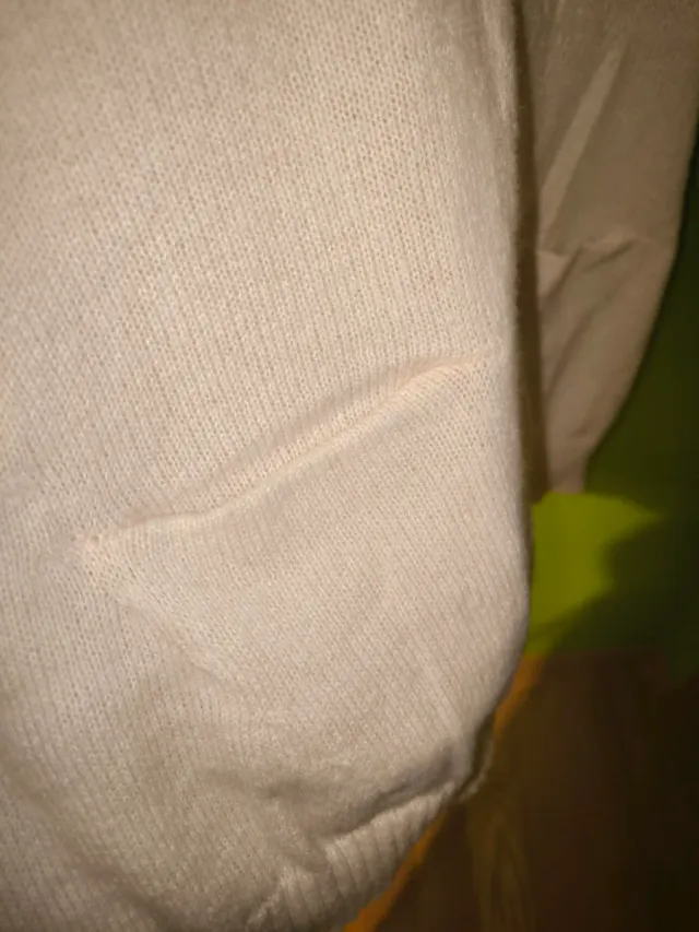 Chaleco de punto beige con bolsillos