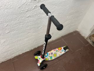 Patinete infantil con ruedas