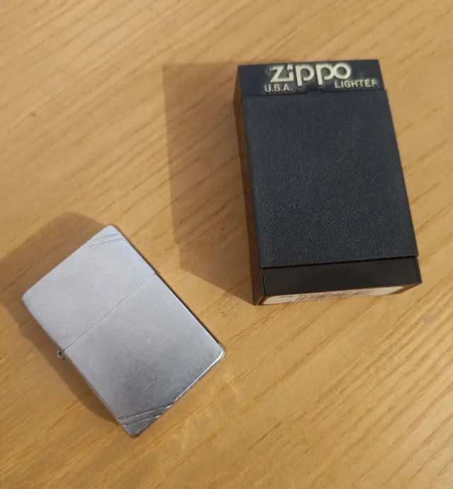 Mechero Zippo plateado 90's con caja original