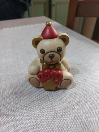 Orsetto Thun 2019 con cappello rosso