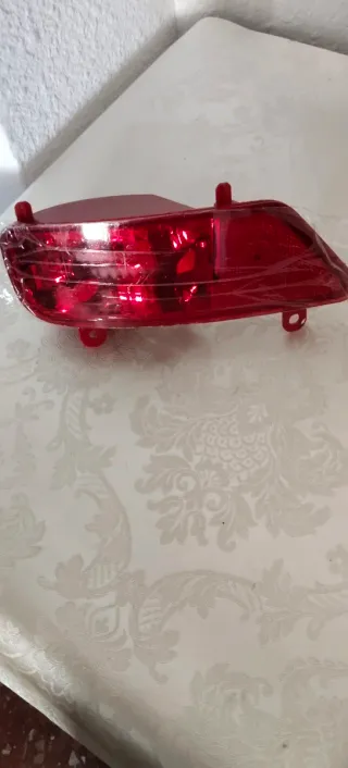 Piloto trasero rojo coche
