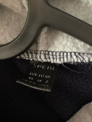 Sudadera azul y gris con capucha