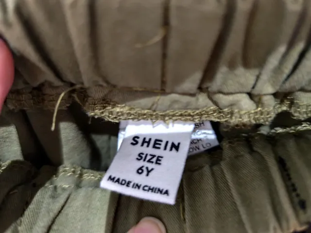 Pantalones cargo verde militar con cinturón.talla6