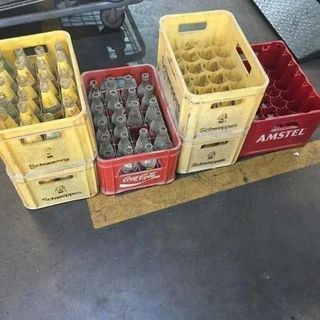 6 SCATOLE DI BOTTIGLIE SCHWEPPES E 1 DI BIRRA AMSTEL