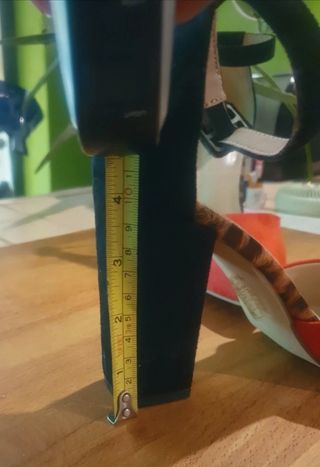 Zapatos de tacón negros y rojos