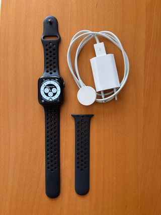Apple Watch Series 6. 44 mm. Nike Edition. Negro.