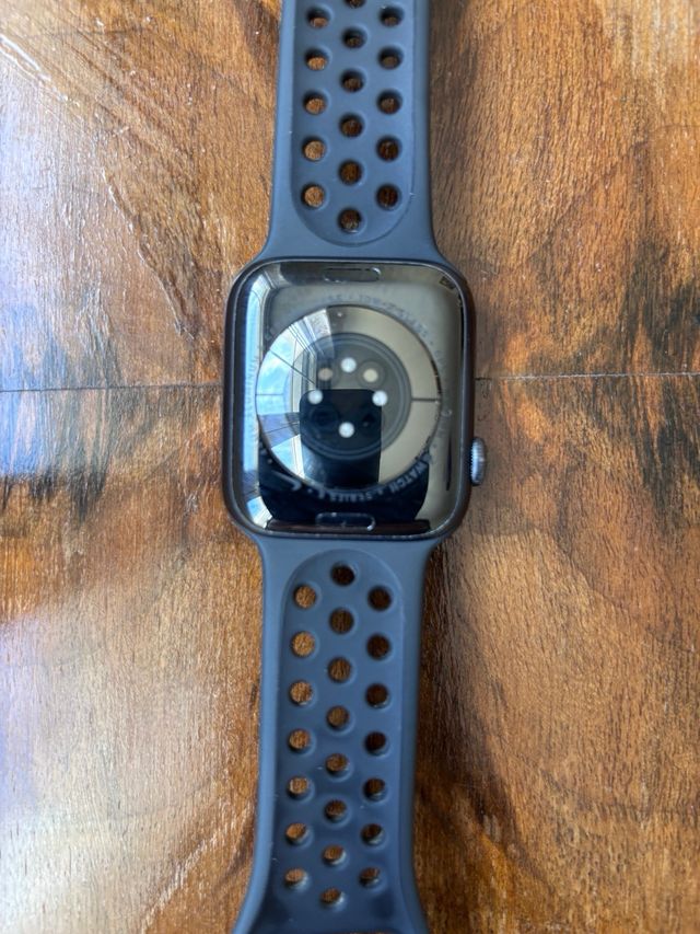 Apple Watch Series 6. 44 mm. Nike Edition. Negro.