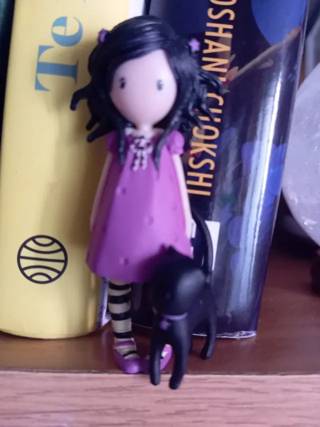 Figura Gorjuss con gato negro