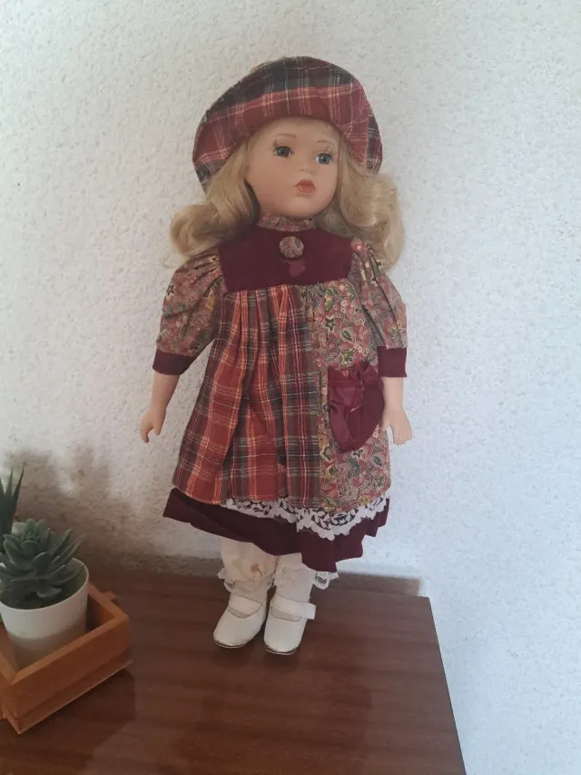 Muñeca antigua de porcelana