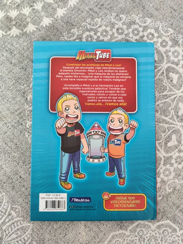 La máquina de los disfraces (MikelTube 2)