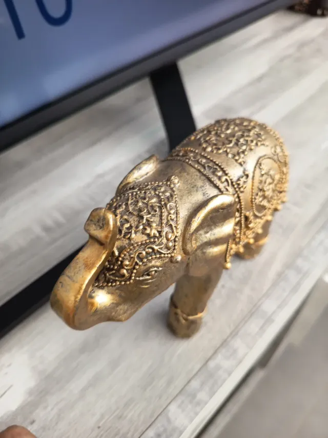 Elefante decorativo dorado